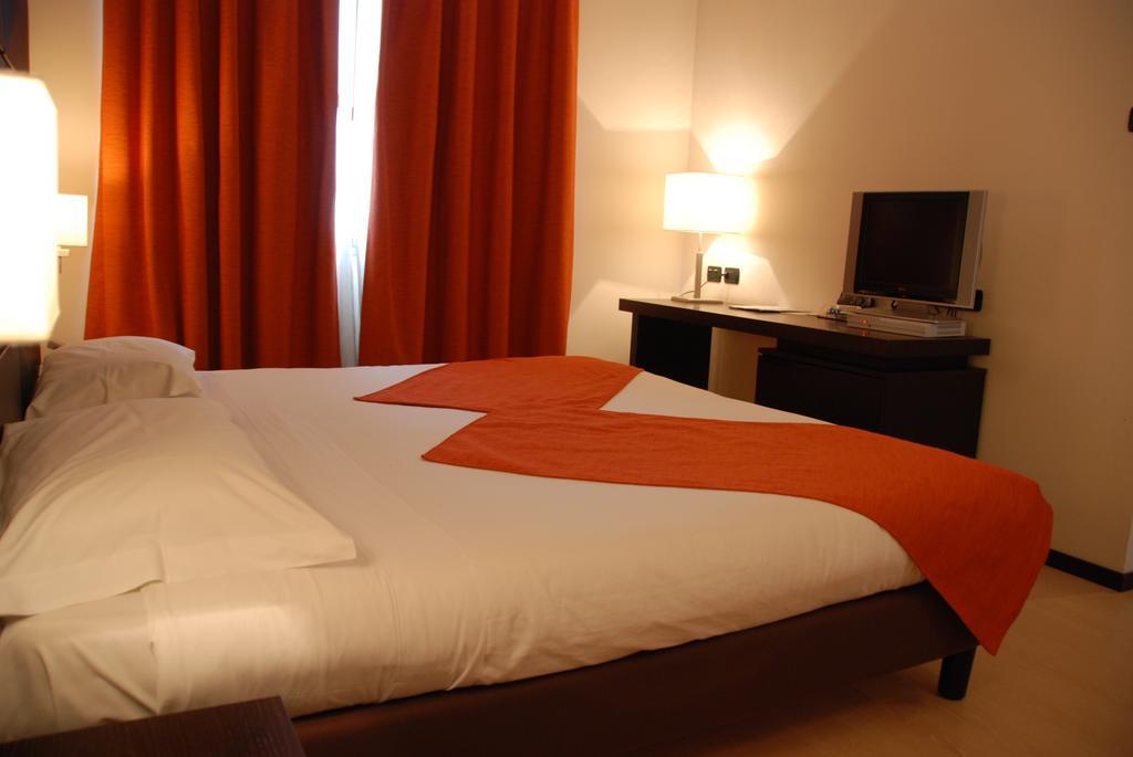 Hotel Metropolis Реджо-нель-Емілія Екстер'єр фото